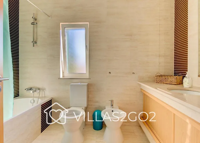 Grace - 5 Bedroom With Swimming Pool Вилла