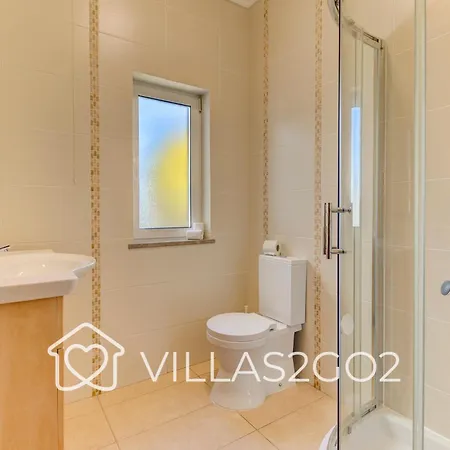 Grace - 5 Bedroom With Swimming Pool וילה