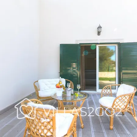 Grace - 5 Bedroom With Swimming Pool וילה