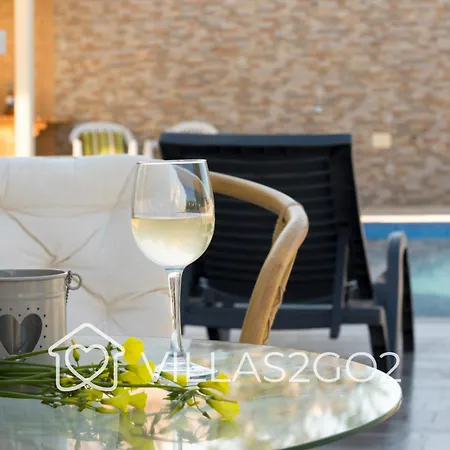 Grace - 5 Bedroom With Swimming Pool *